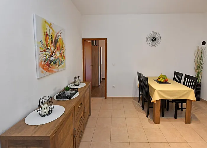 Apartman Irena Arvaj *