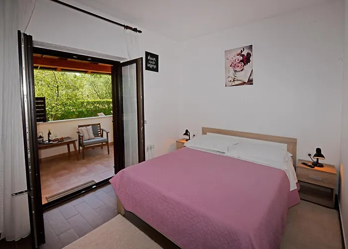 Apartman Irena Arvaj *