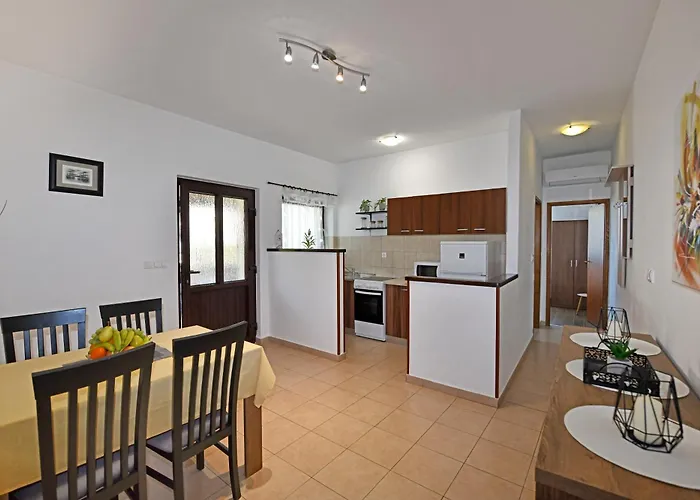 Апартаменти Irena Arvaj *