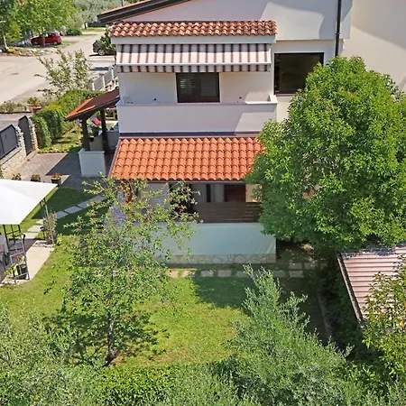 Apartmán Irena Arvaj *