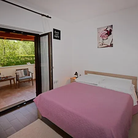Apartment Irena Arvaj *